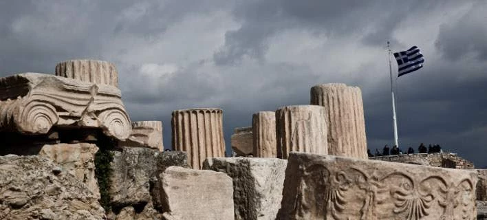 Guardian: Κολοσσιαία αποτυχία η διάσωση της Ελλάδας